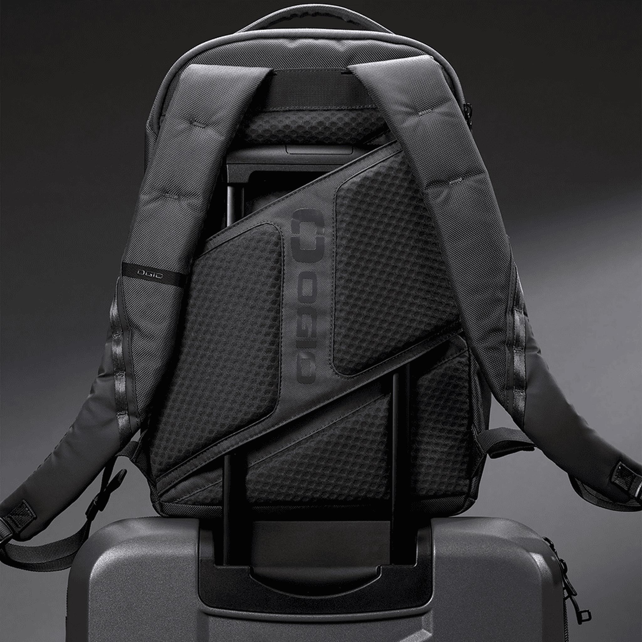 Ogio Pace Pro 20L Backpack plecak, grey pinstripe