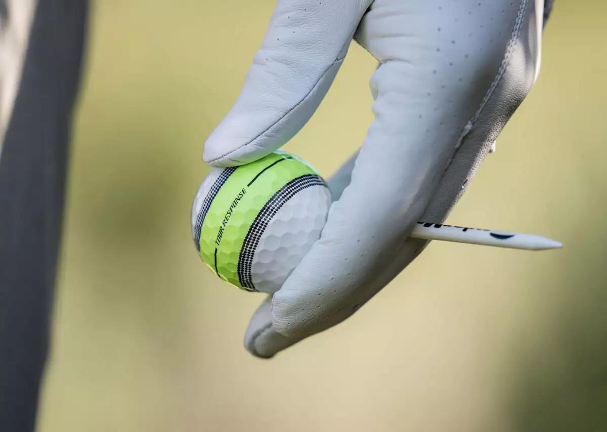 TaylorMade Tour Response Stripe Neon Multi piłki golfowe