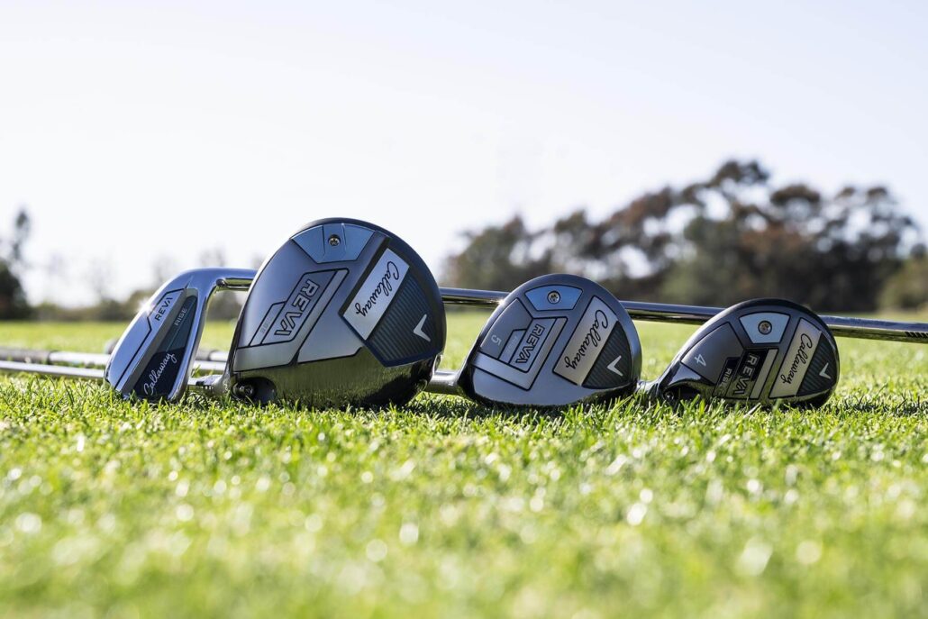 Driver, wood, hybryda i iron Callaway REVA Rise na trawie