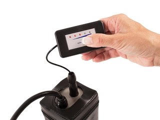 JuCad Charge State Display wskaźnik naładowania z wtyczkowym złączem