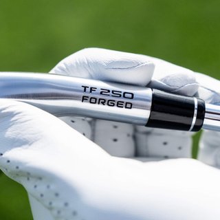Callaway Apex Ti Fusion 250 Plated irony męskie, grafit