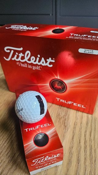 Titleist TruFeel golf balls 2024 - ALIGN (1 ball)
