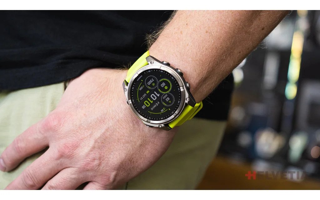 Garmin fenix® 8 – 51 mm, Solar, Sapphire, Titanium with Yellow/Graphite silicone band