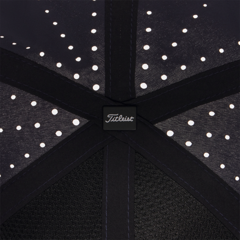 Szczegół perforacji Starburst w Titleist Tour Breezer
