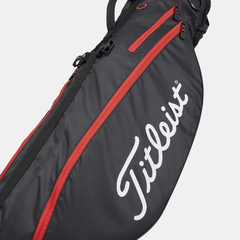 Kieszeń na odzież na całej długości w torbie Titleist Premium Carry Bag