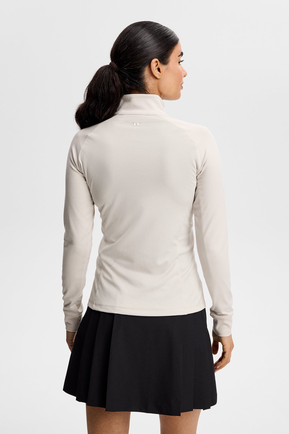 Damska bluza J.Lindeberg Mel Rib Mid Layer Moonbeam – detal przedniego zamka i szwów