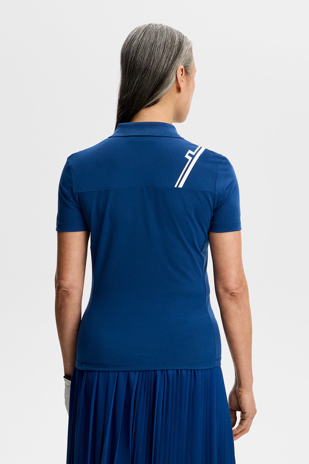 Damska koszulka polo J.Lindeberg Melli Estate Blue - stylizacja na polu golfowym