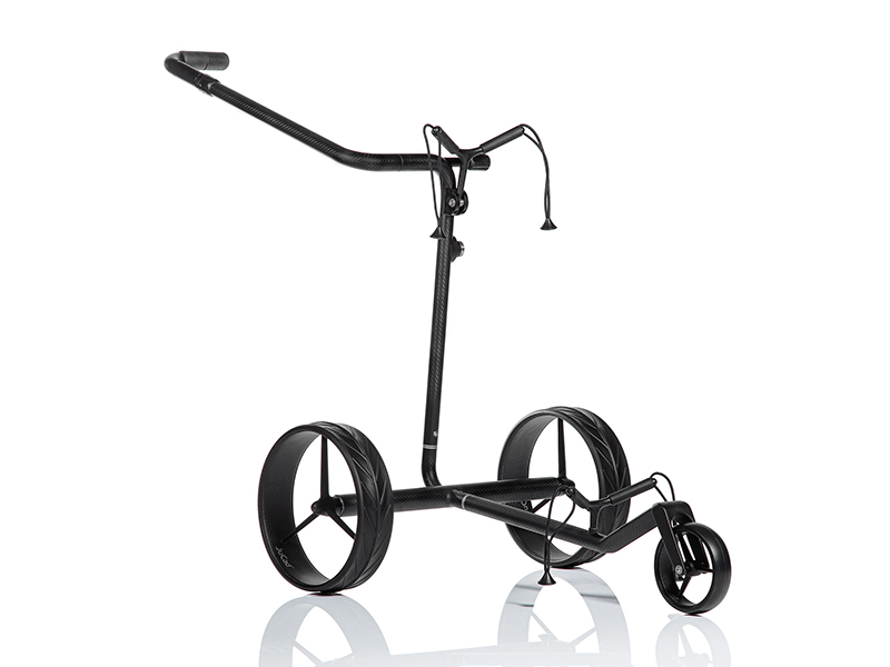 Wózek elektryczny JuCad Carbon Travel Nero SV 3.0 na polu golfowym