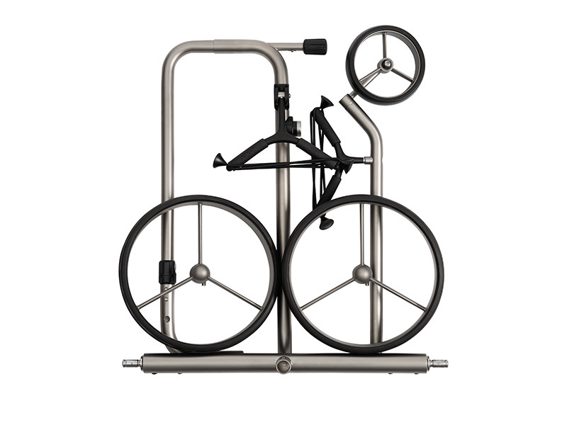 Kompaktowe wymiary po złożeniu wózka JuCad drive Stainless Steel: 65x60x10 cm