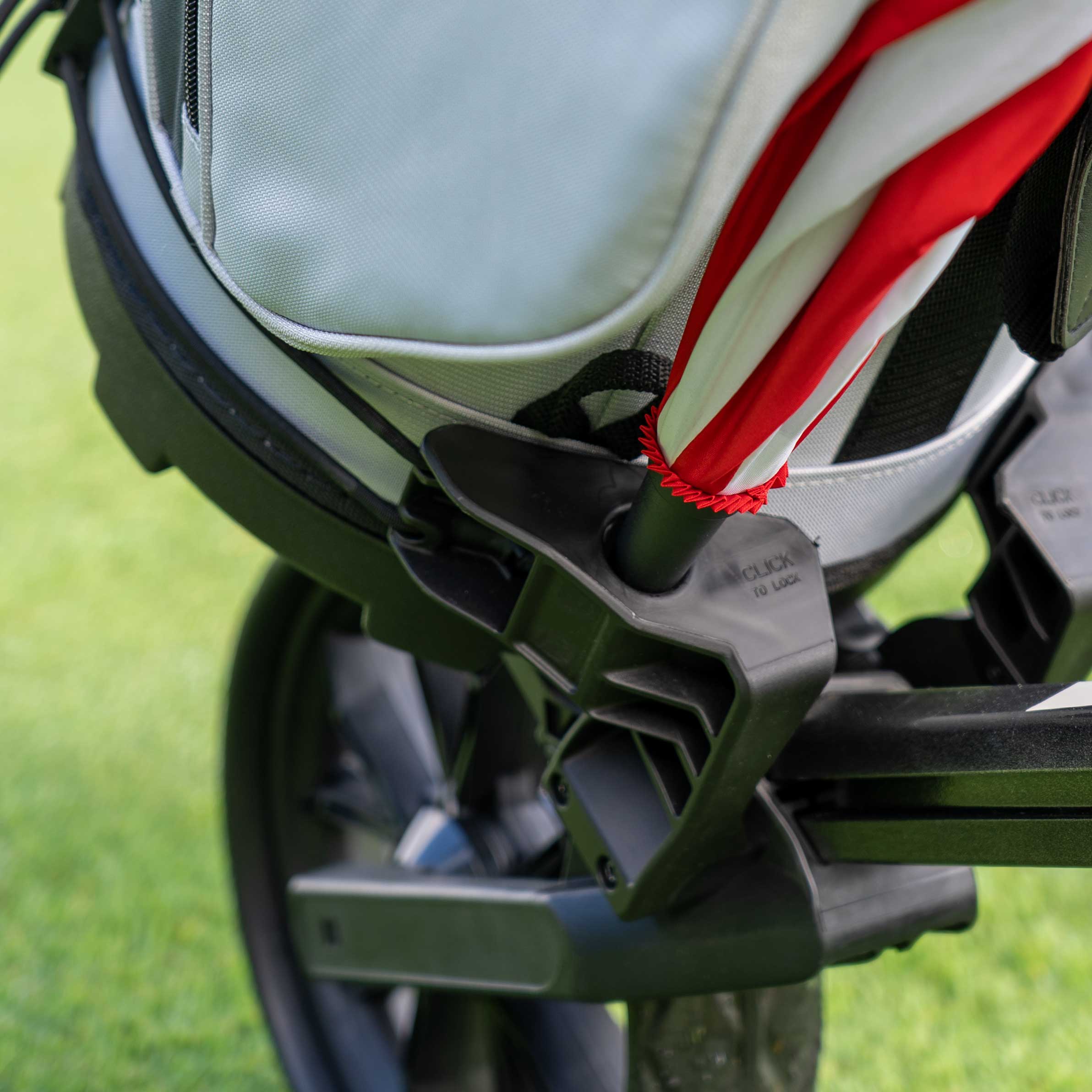 Bag Boy Slimfold — zintegrowany system przechowywania parasola