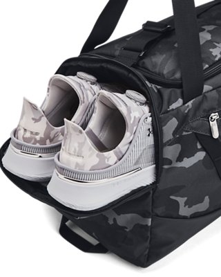 Podwójne boczne kieszenie na butelki z wodą w torbie Undeniable 5.0 Small Duffle Bag