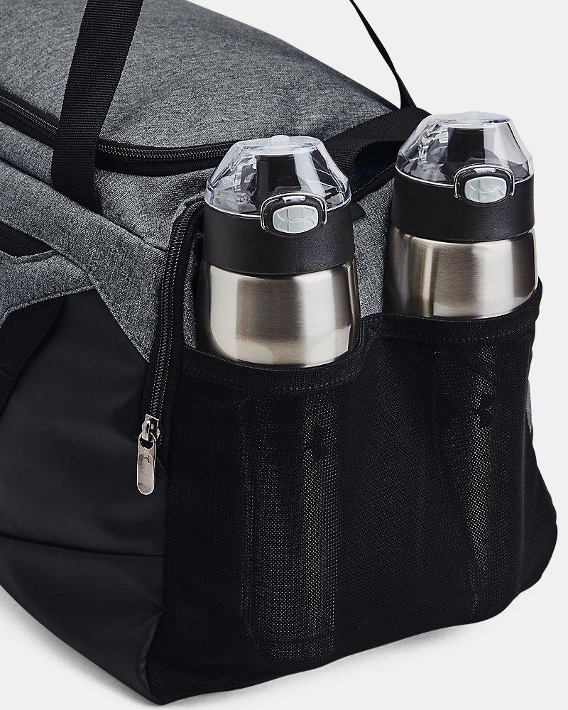 Podwójna wsuwana kieszeń na butelkę wody w torbie Undeniable 5.0 Small Duffle Bag