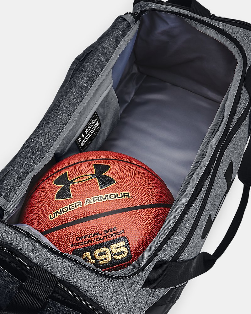 Wewnętrzne wsuwane kieszenie w torbie Undeniable 5.0 Small Duffle Bag