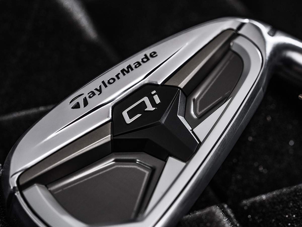 TaylorMade Qi Max Irons – wygląd gracza przy adresowaniu piłki
