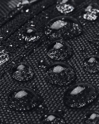 Technologia UA Storm odpychająca wodę w torbie Undeniable 5.0 Small Duffle Bag