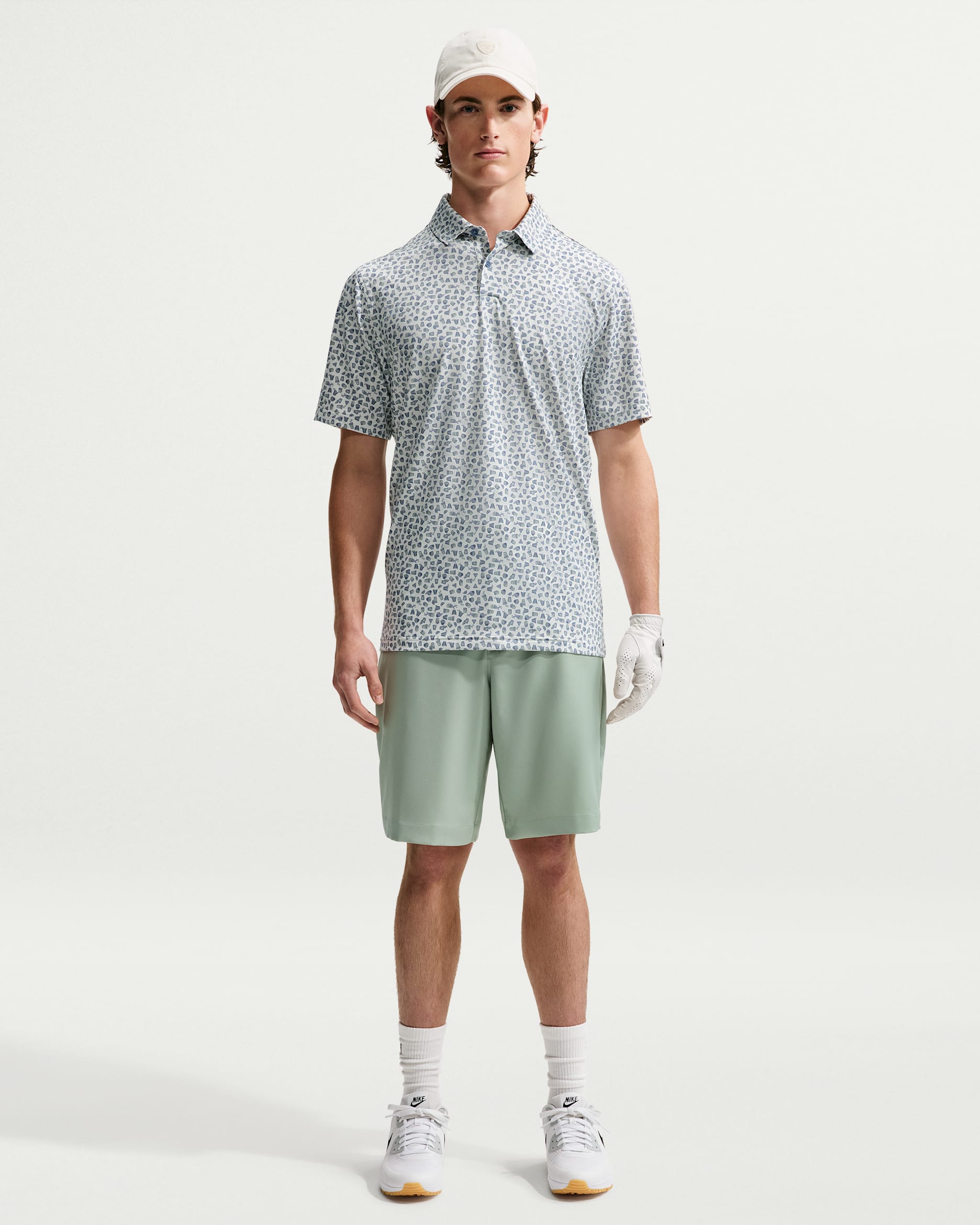 Nike Velocity Dri-FIT Golf Shorts w kolorze Jade Horizon / Wolf Grey – widok do kolan