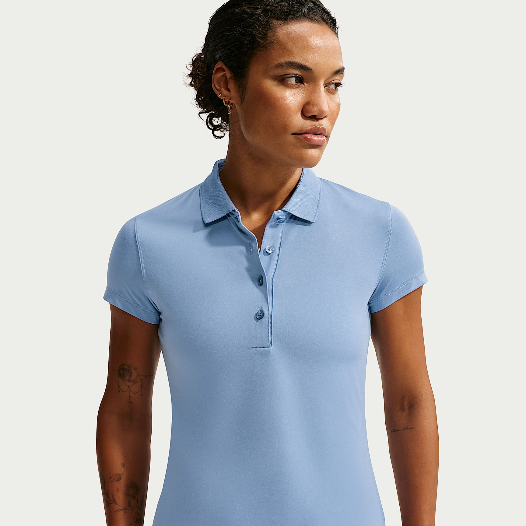 Polo damskie Nike Golf Club – widok lifestyle'owy