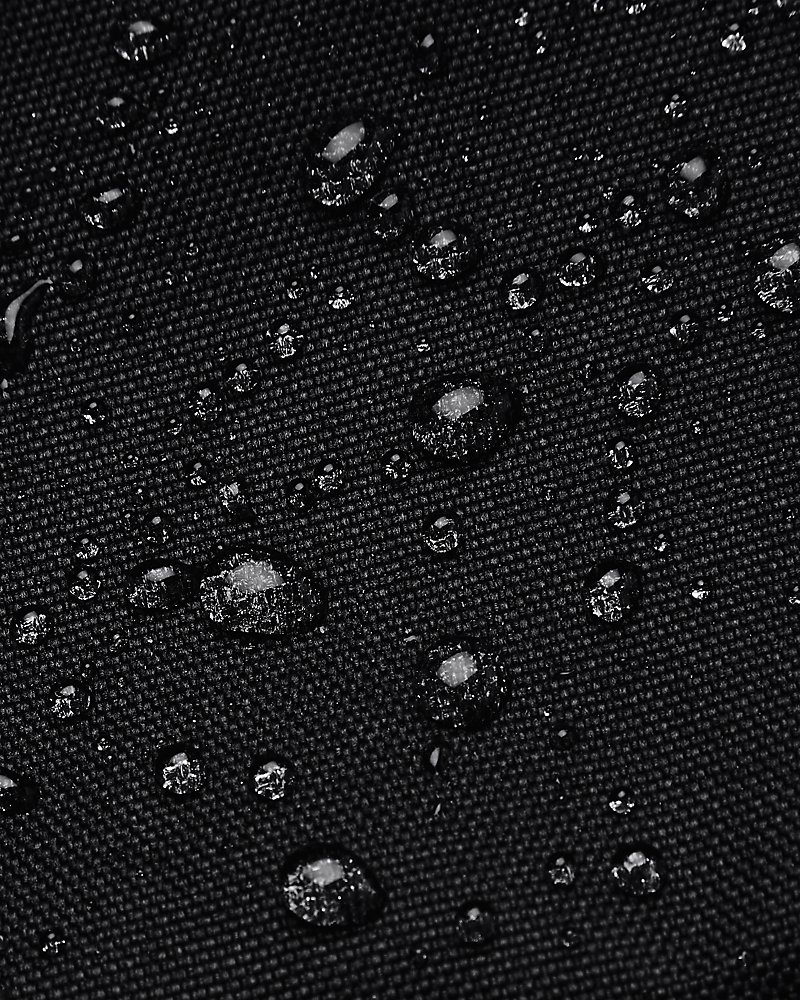 Szczegóły technologii wodoodpornej UA Storm w torbie UA Undeniable 5.0 XS Duffle